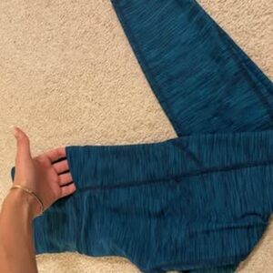 Blue yoga legging with pocket